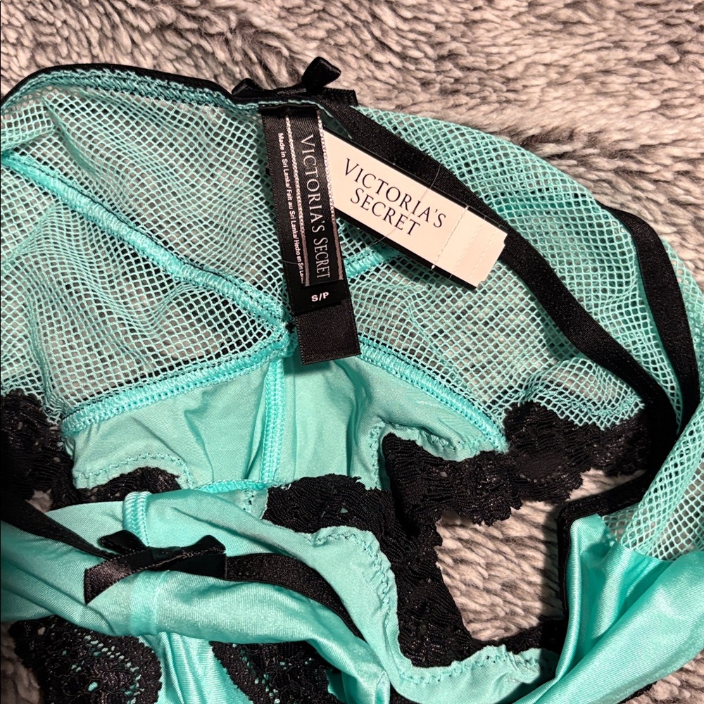 Victoria's Secret Blue and Aqua Bra and Panty Set - Picture 7 of 7